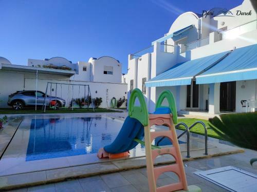 Sunny-daze Villa Near The Beach