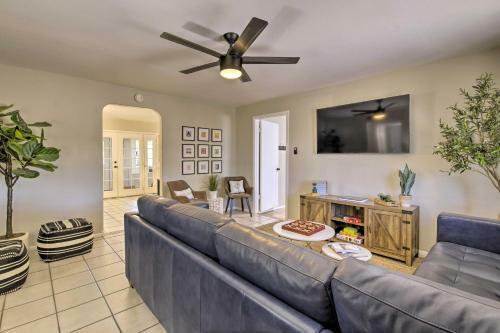Modern Peoria Home Large Yard, Grill, Games!