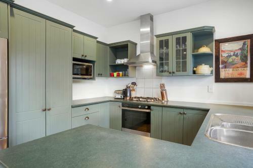 Kokomea House - Wanaka Holiday Home