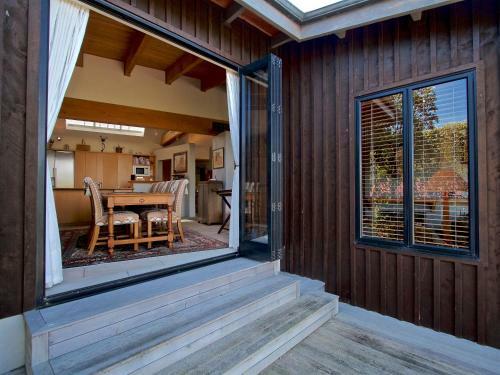Kauawhi Lodge - Acacia Bay Holiday Home