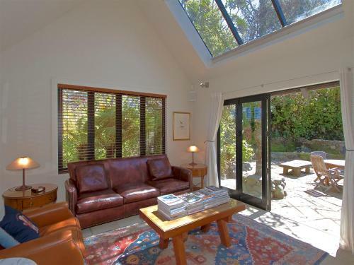 Kauawhi Lodge - Acacia Bay Holiday Home
