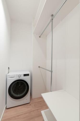 Brand New And Modern 1bdr Apartment