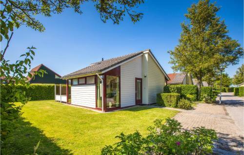 Nice Home In Heinkenzand With Wifi And 2 Bedrooms