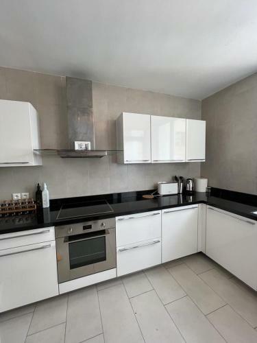 Beautiful Sunny Apartment With Swim Pool In Marina