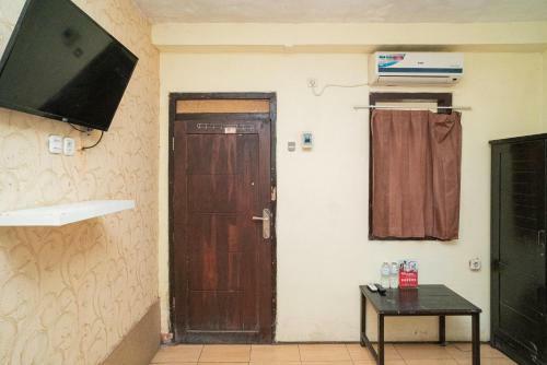 Hotel Reddoorz Near Cyber Mall