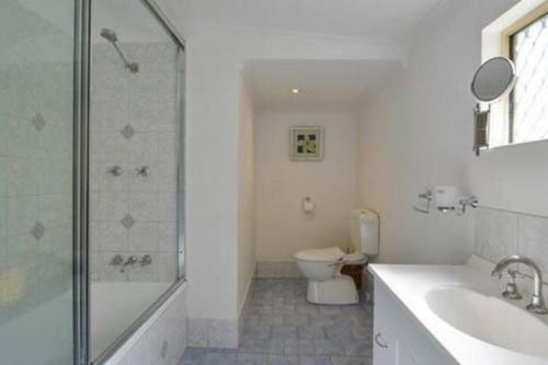 3 Bedroom 2 Bathroom Home Walking Distance To Town