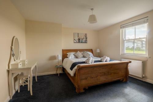 Grand House With Sea Views Sleeps 14 In Broadhaven