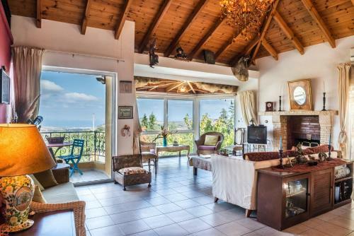 Villa House With Private Pool, Isolated, Unique View