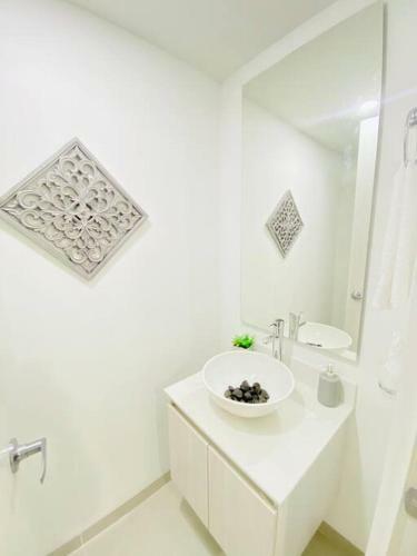 Gorgeous 3 Bedroom Apartment Condo With Balcony