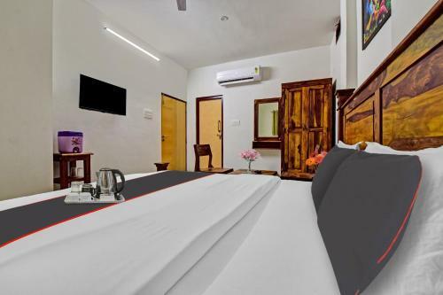 Hotel Collection O 91653 Garg Keshariya Residency