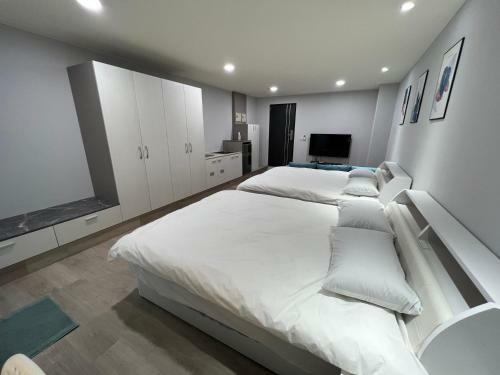 Fengyuan Green Self B&B