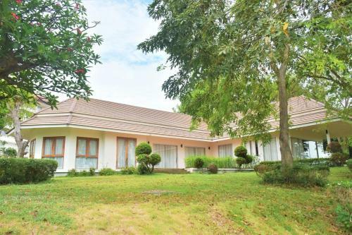 Laem Taen Bangsaen Hotel & Resort