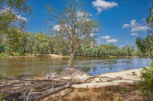 Maidens Rest - Luxury Riverfront Adults Retreat