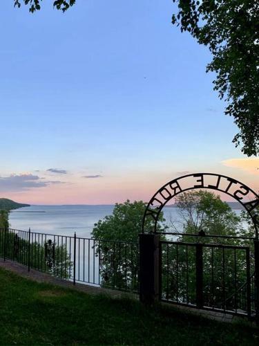 Apartamento Cliffside Luxury Water View Suite