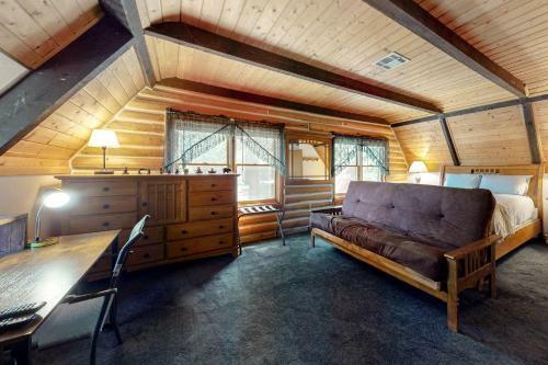 Between The Pines Log Cabin