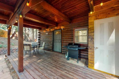 Between The Pines Log Cabin