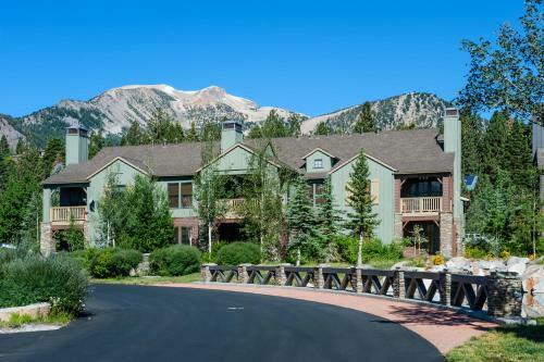 Pet Friendly Luxury Condo With Pond And Mountain Views!