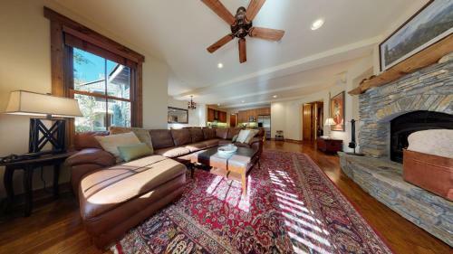 Pet Friendly Luxury Condo With Pond And Mountain Views!