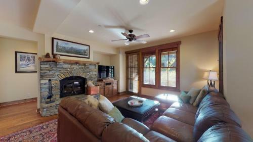 Pet Friendly Luxury Condo With Pond And Mountain Views!