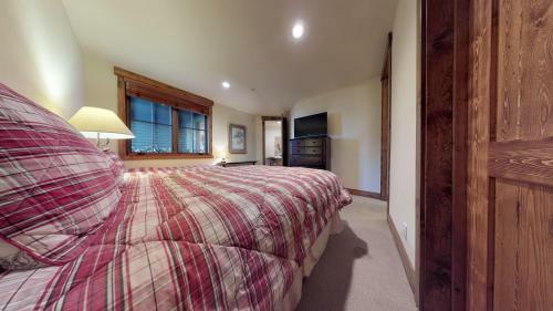 Pet Friendly Luxury Condo With Pond And Mountain Views!