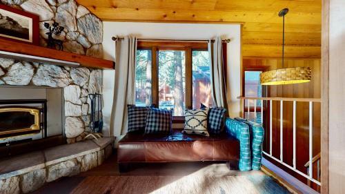 Pet Friendly Mountain Escape With 3 Bedrooms 3 Bathrooms Close To Everything