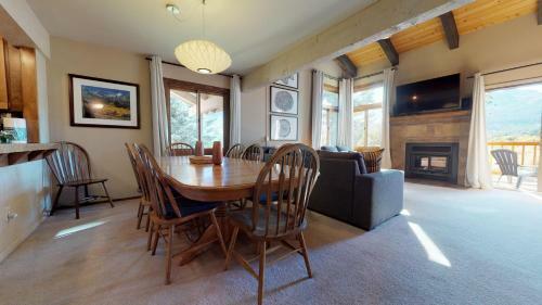 Mountain View Creekside Retreat-2 Bed+loft/2.5 Baths
