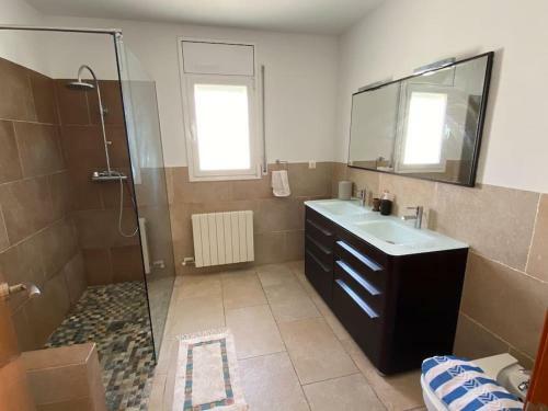 Spacious House With Private Swimming Pool In Costa Daurada