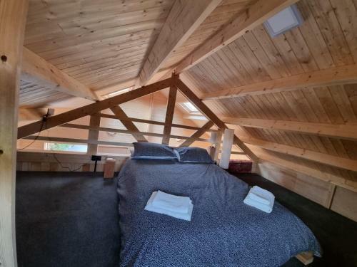 Cheerful 2-bedroom Cabin Near Cambridge