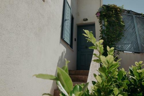 Sea-view House With Private Beach, Sounio