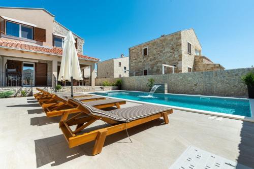 Luxury Villa With Pool,jacuzzi And Sauna/03
