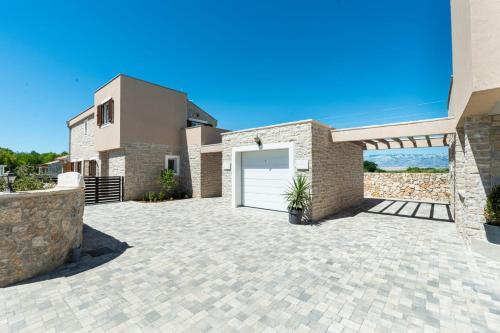 Luxury Villa With Pool,jacuzzi And Sauna/03