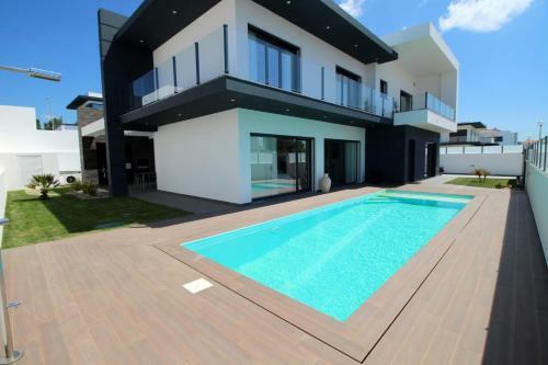 Amazing 4b Villa With Private Pool