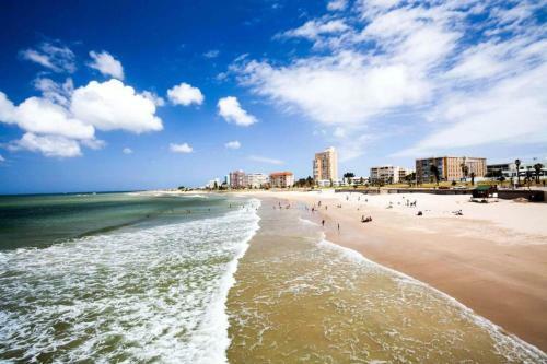Dolphins View - Beach Apartment