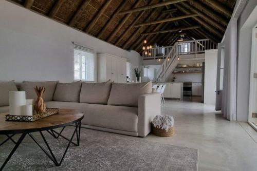 Struisbaai Beach Home With Private Swimming Pool