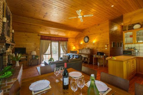 Silky Oak Cottage & Studio
