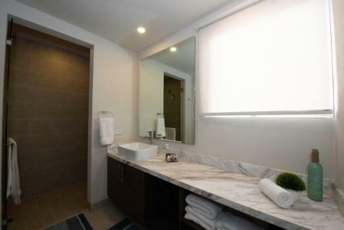 Los Azulejos 5d 3 Br By Casago