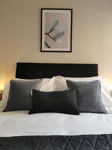 Axiom Apartment - Beautiful Stylish 2 Bed.