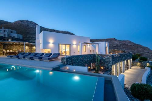 Luxury Villa With Pool And Sea View