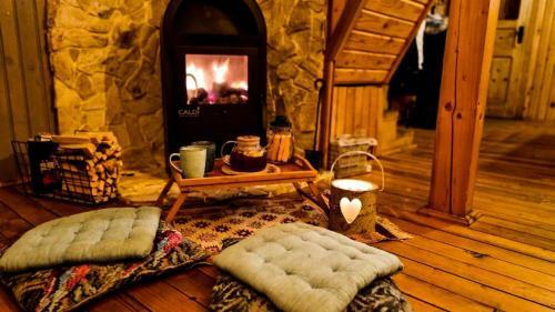 Tiny Wooden Cottage -covasna