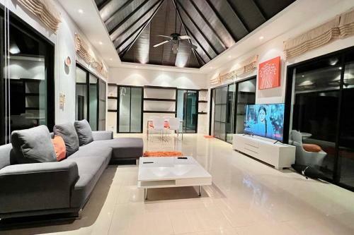 Lovely Tropical Villa Short Walk From Surin Beach