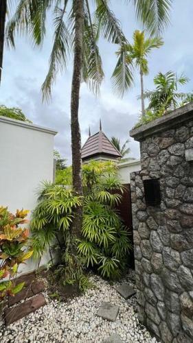 Lovely Tropical Villa Short Walk From Surin Beach