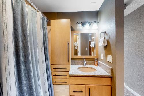 Crestview 303