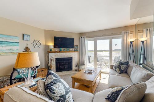 Bay Breeze --- 38875 Madison Ave Unit 5