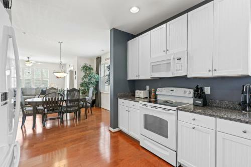 Grande At Canal Pointe -- 37697 Ulster #12
