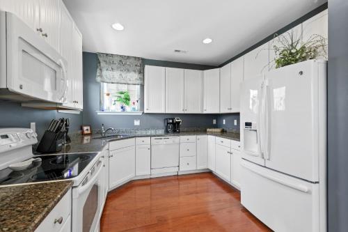 Grande At Canal Pointe -- 37697 Ulster #12