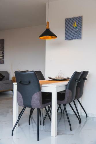 Beach House Festini
