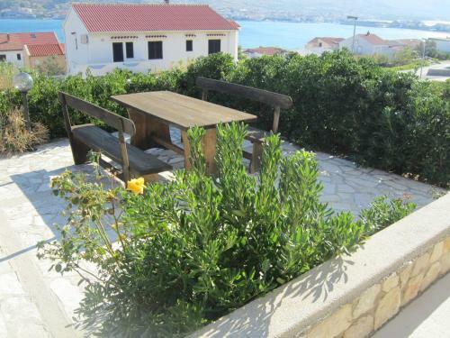 Divine Apartment In Pag Dalmatia, Crotia
