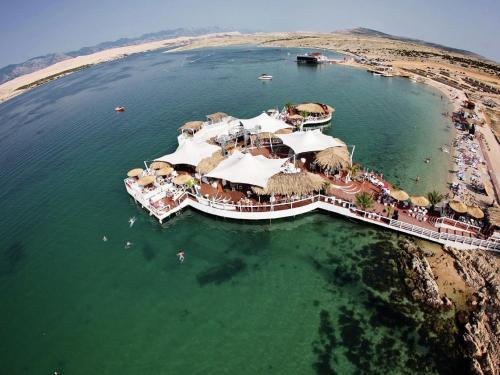 Spacious Apartment In Pag Dalmatia, Crotia