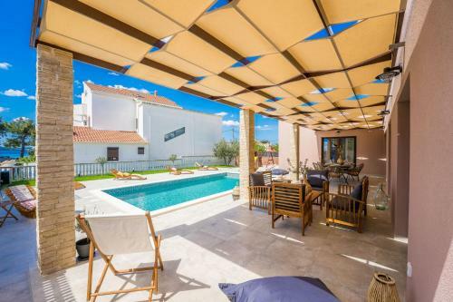 Villa Skyfall