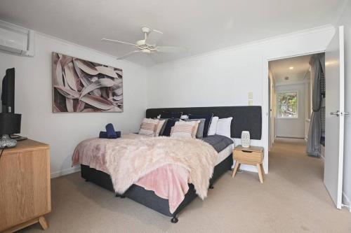 Hamptons Style Villa 43